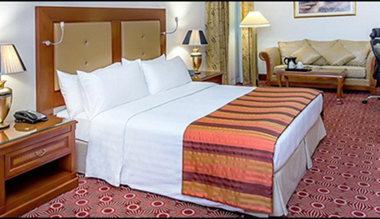 holiday-inn-king-beds-executive-bedroom